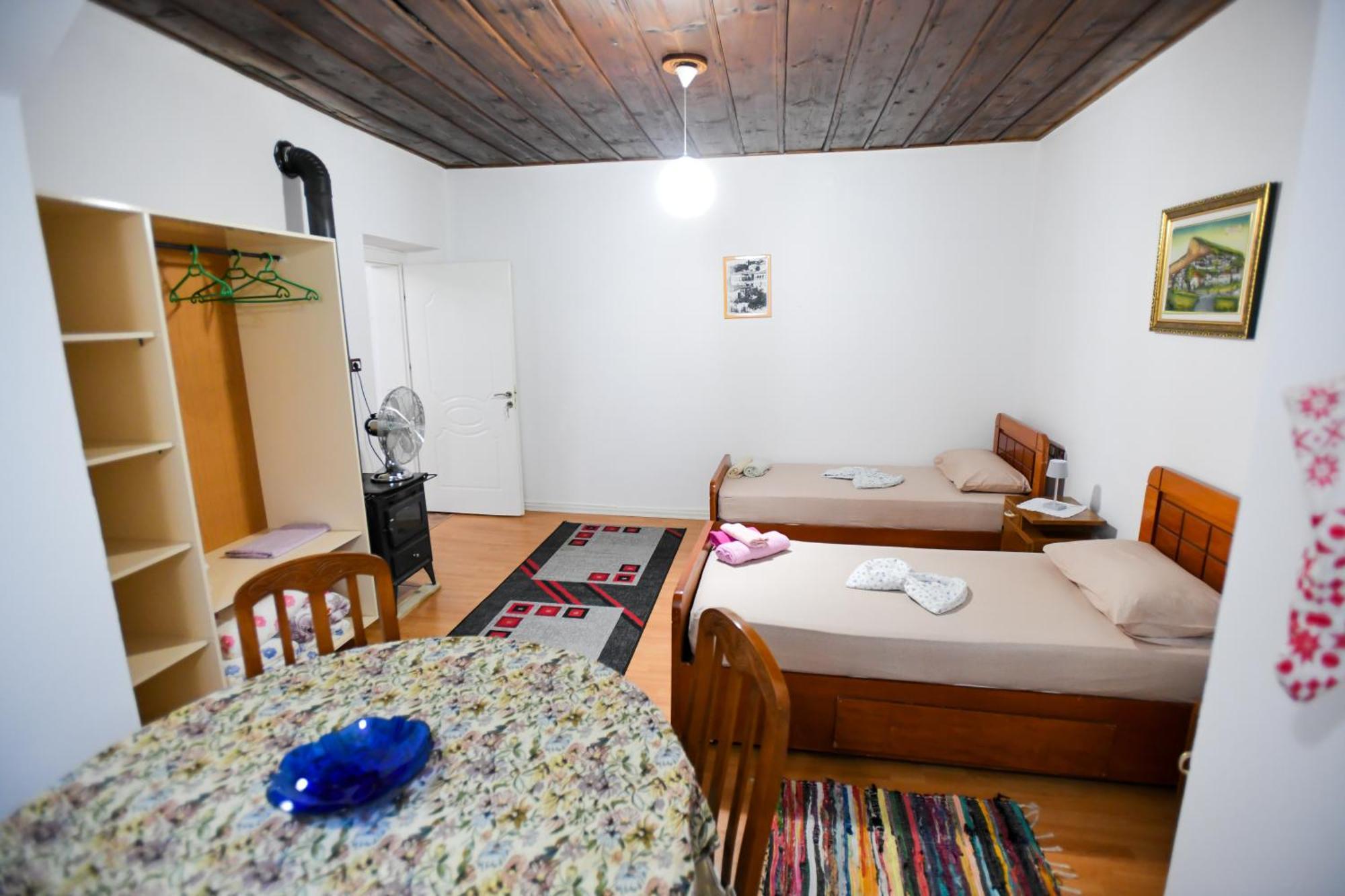 Guest House Flowers Берат Экстерьер фото