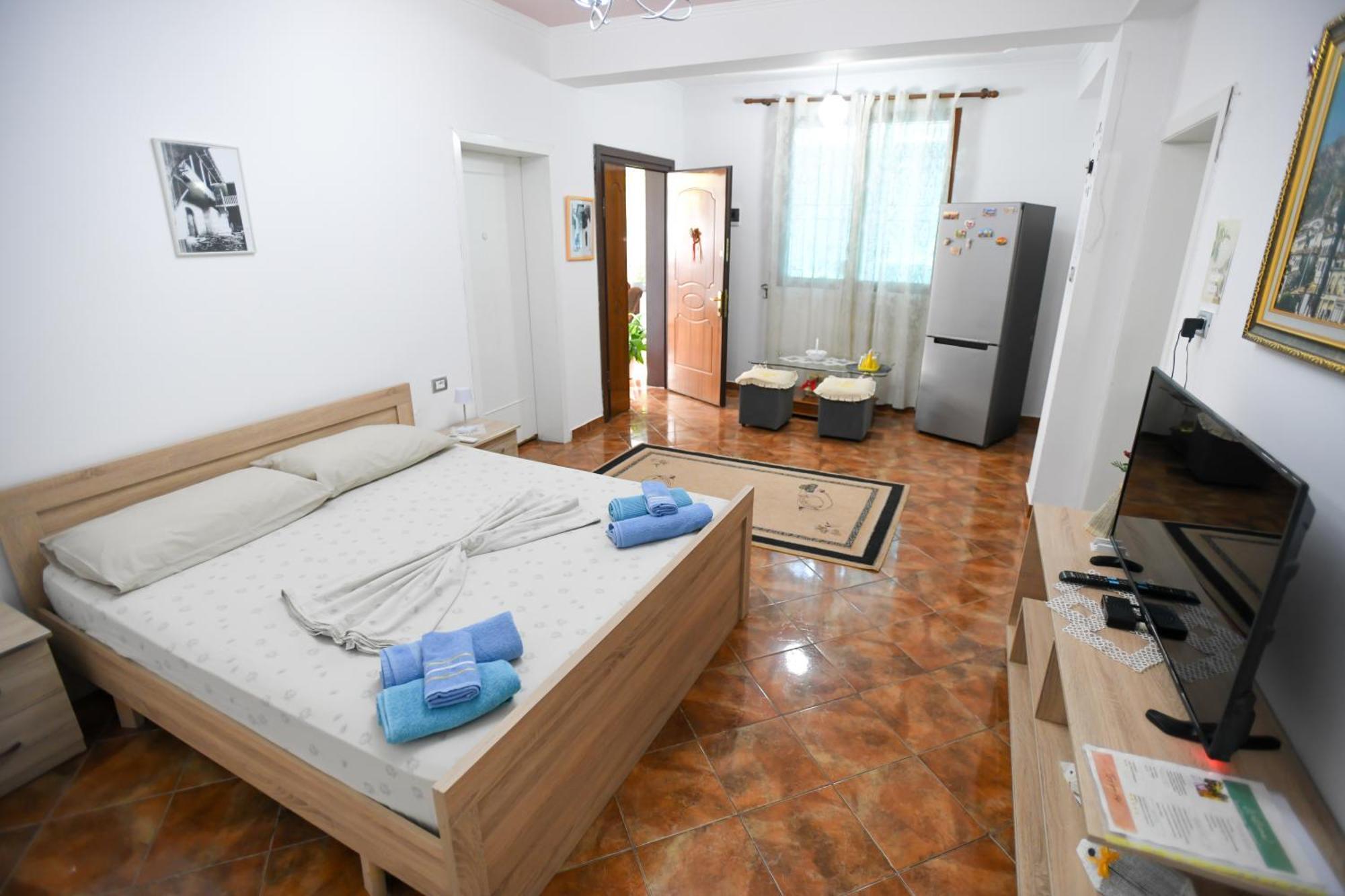 Guest House Flowers Берат Экстерьер фото